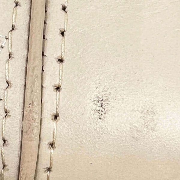 Leather flaws or discoloration