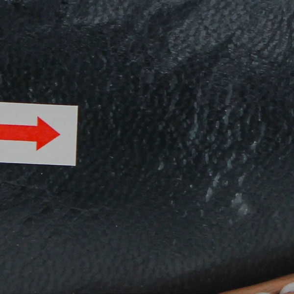Leather flaws or discoloration