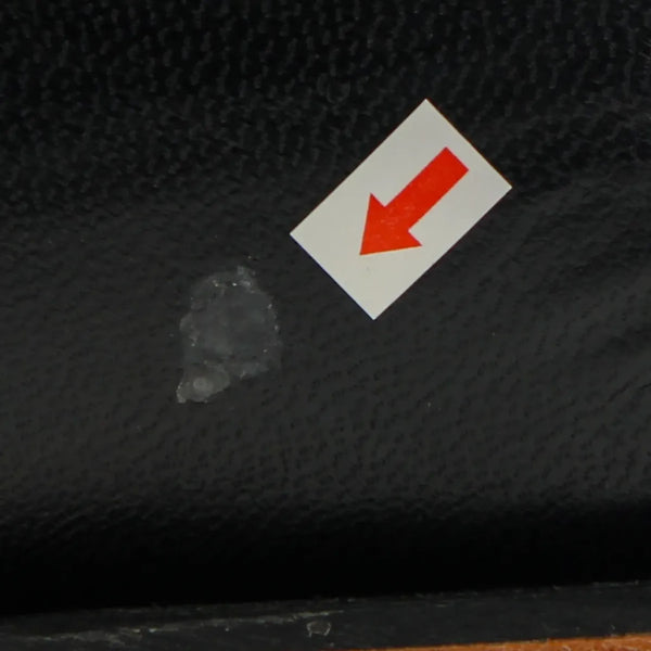 Leather flaws or discoloration