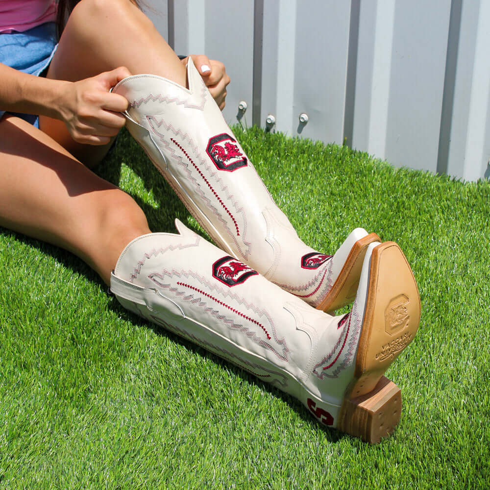 THE UNIVERSITY OF SOUTH CAROLINA: WOMEN'S