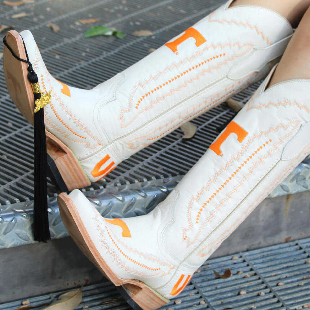 THE UNIVERSITY OF TENNESSEE: WOMEN'S