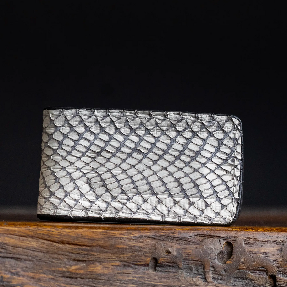 Cobra money clip with silver snake-pattern exterior