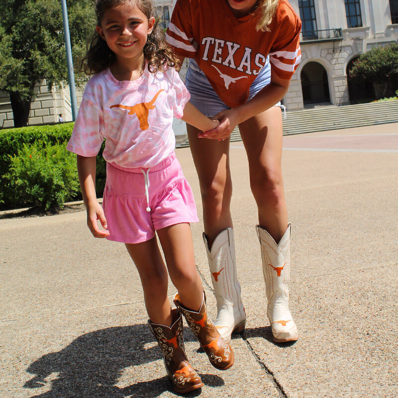 UT-chloe-naomi-square4_2.jpg