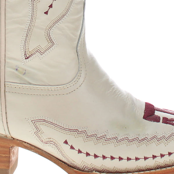 Leather flaws or discoloration