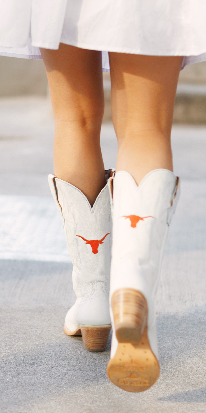 ut-leighton-portrait80.jpg